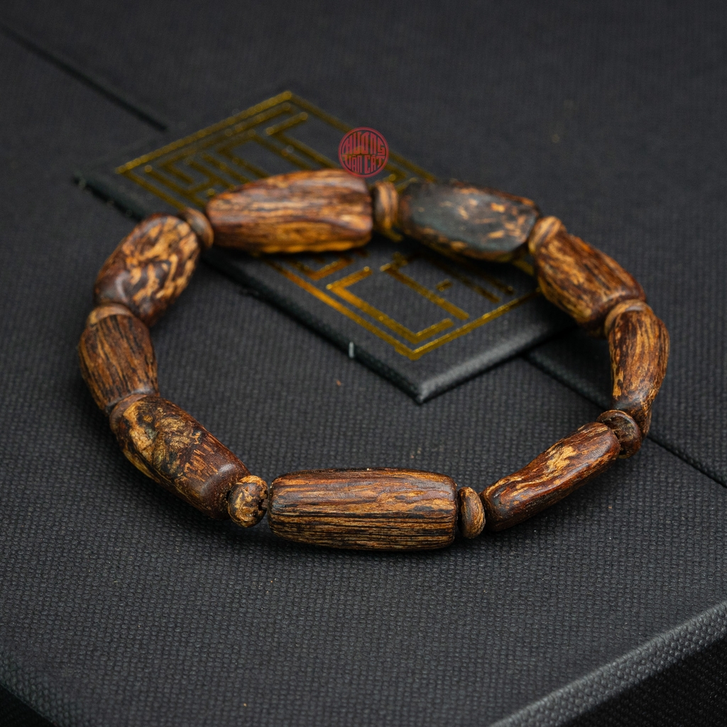 Vòng tay Trầm Hương cận chìm dạng hạt tự nhiên Hiếm ( size nữ )