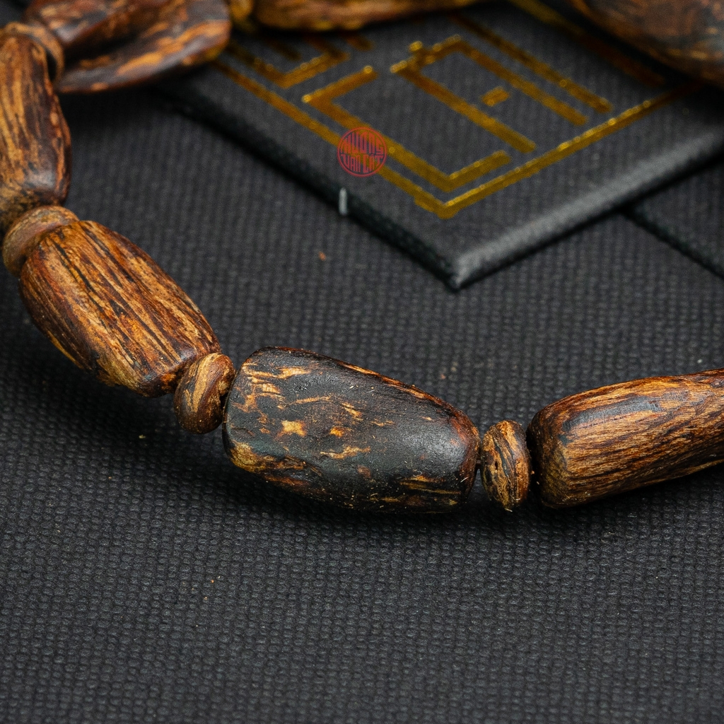 Vòng tay Trầm Hương cận chìm dạng hạt tự nhiên Hiếm ( size nữ )