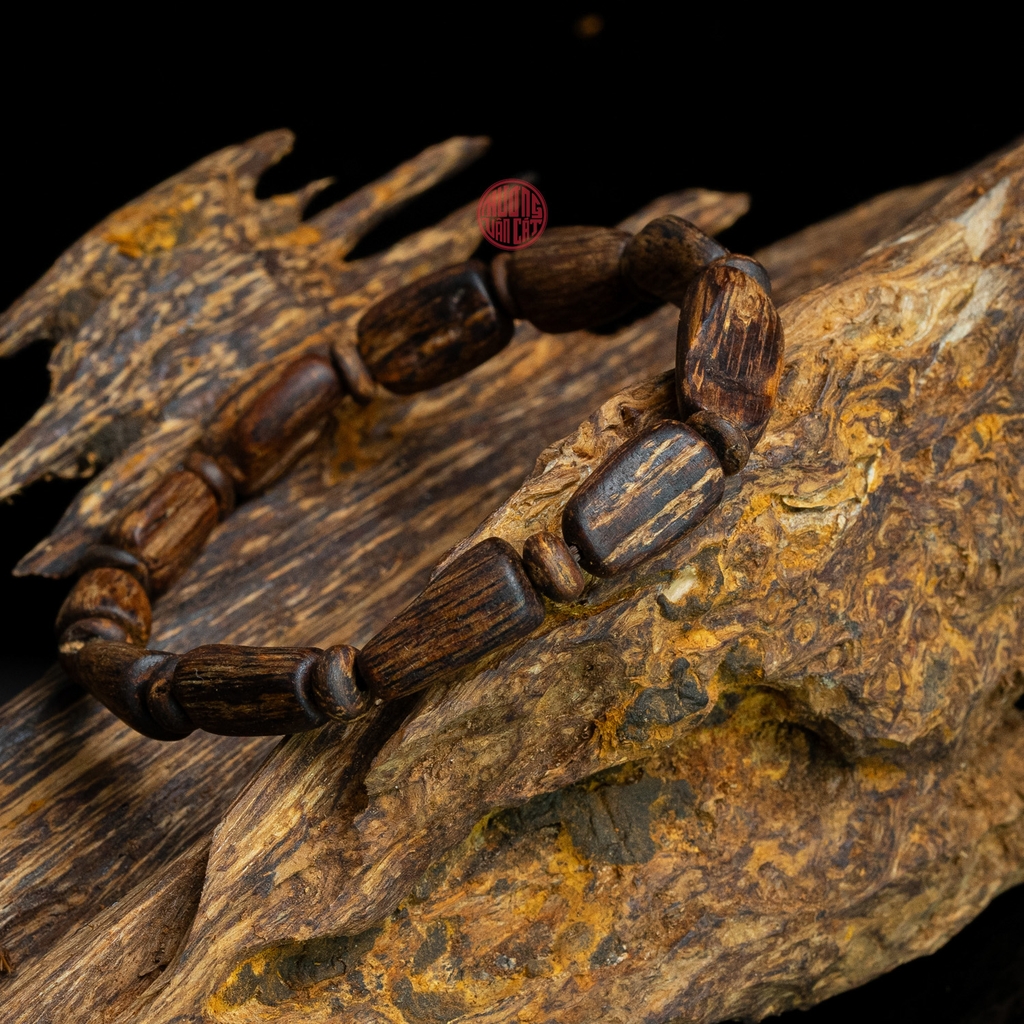 Vòng tay Trầm Hương cận chìm dạng hạt tự nhiên Hiếm ( size nữ )