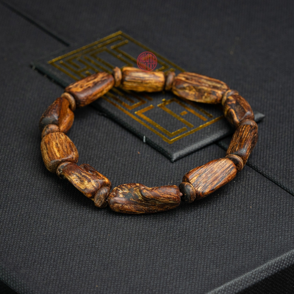 Vòng tay Trầm Hương cận chìm dạng hạt tự nhiên Hiếm ( size nữ )