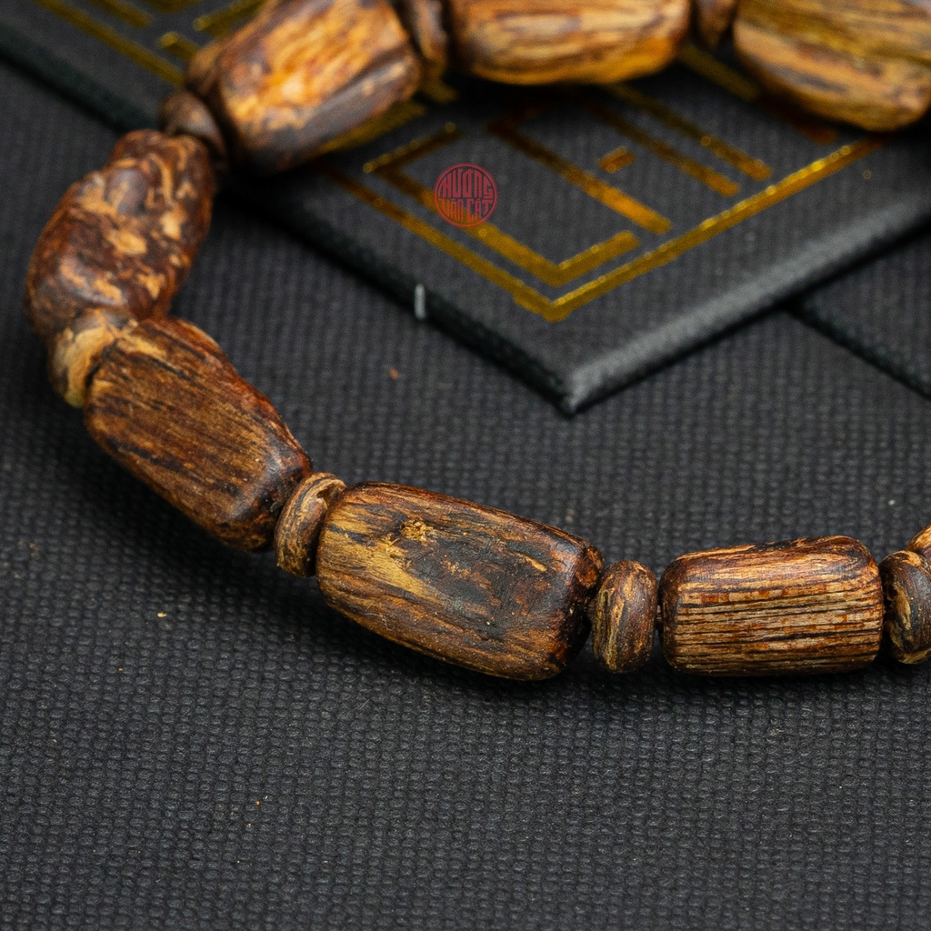 Vòng tay Trầm Hương cận chìm dạng hạt tự nhiên Hiếm ( size nữ )