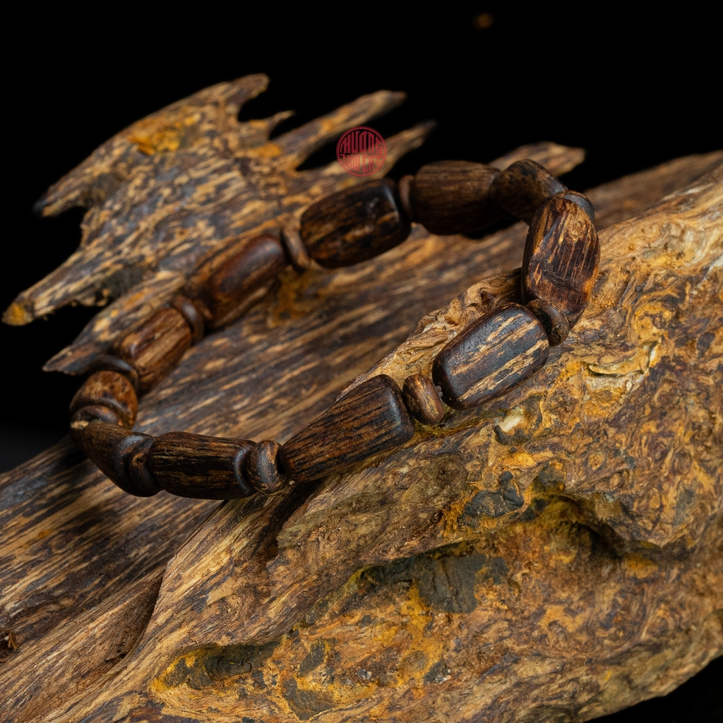 Vòng tay Trầm Hương cận chìm dạng hạt tự nhiên Hiếm ( size nữ )