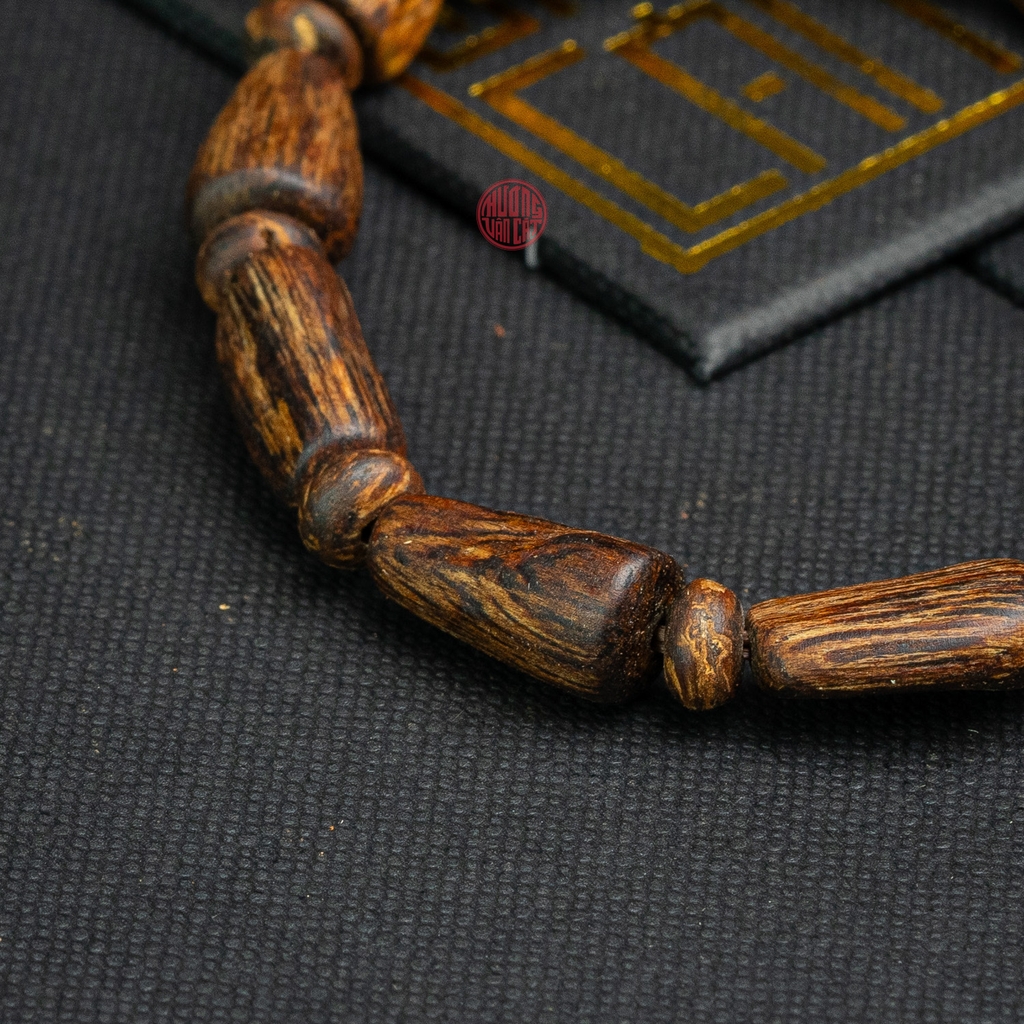 Vòng tay Trầm Hương cận chìm dạng hạt tự nhiên Hiếm ( size nữ )