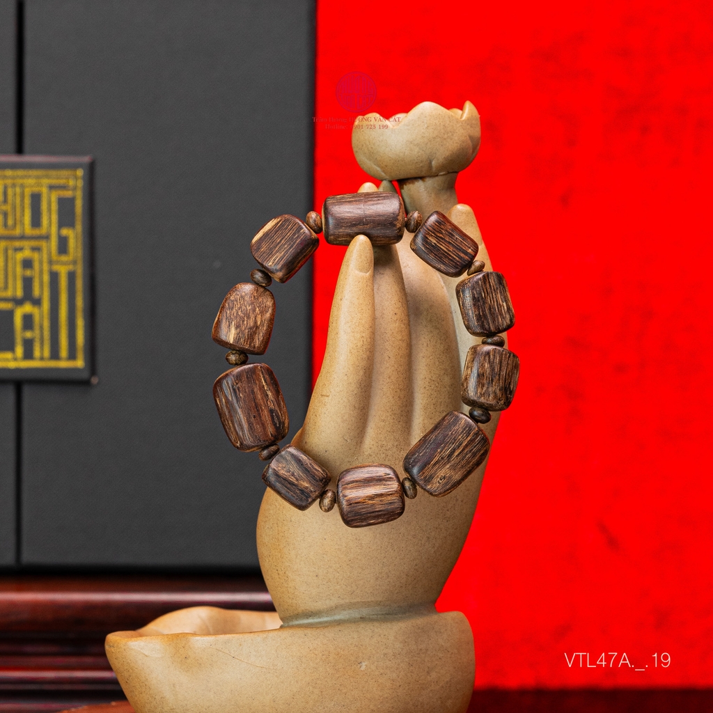 Vòng tay Trầm Hương cận chìm hạt tự nhiên cho nam (size lớn)