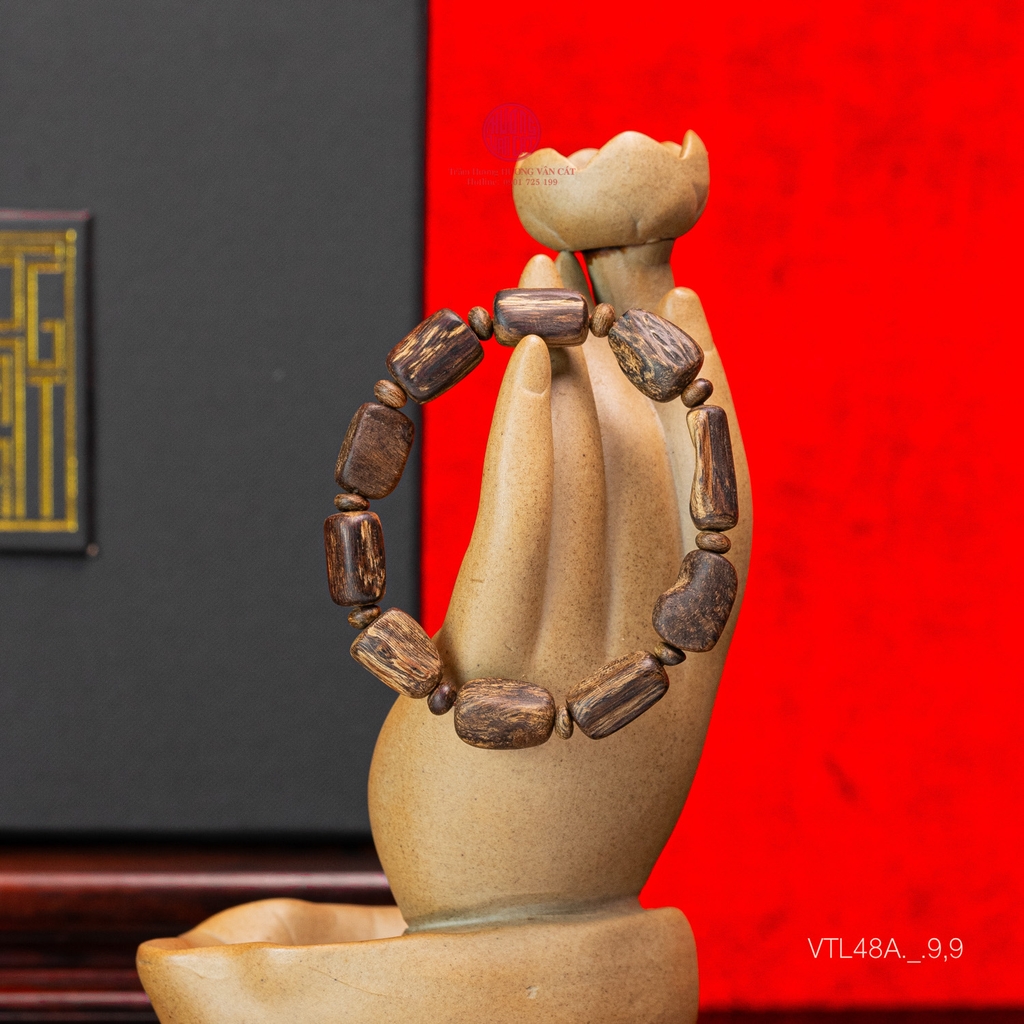 Vòng tay Trầm Hương cận chìm hạt tự nhiên cho nam (size trung)