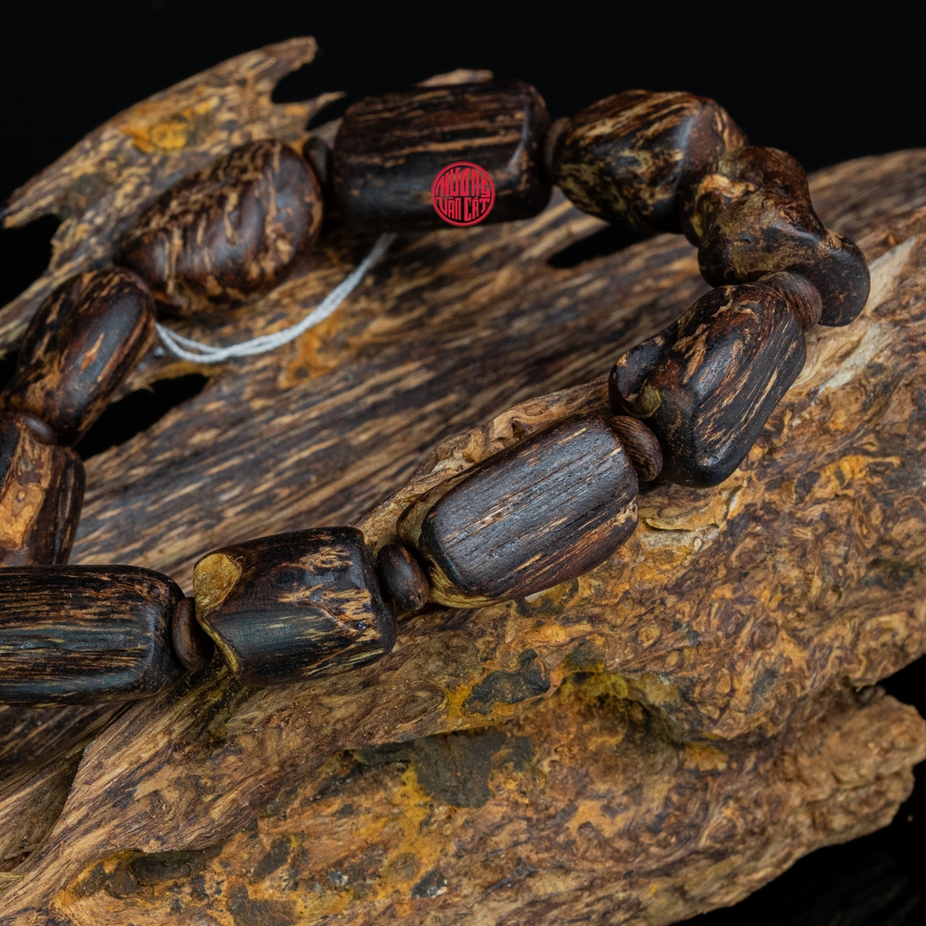 Vòng tay Trầm Hương cận chìm dạng hạt tự nhiên Hiếm ( size nam to )