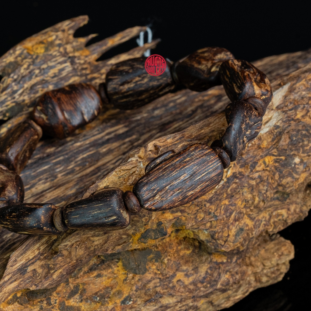 Vòng tay Trầm Hương cận chìm dạng hạt tự nhiên Hiếm ( size nam to )