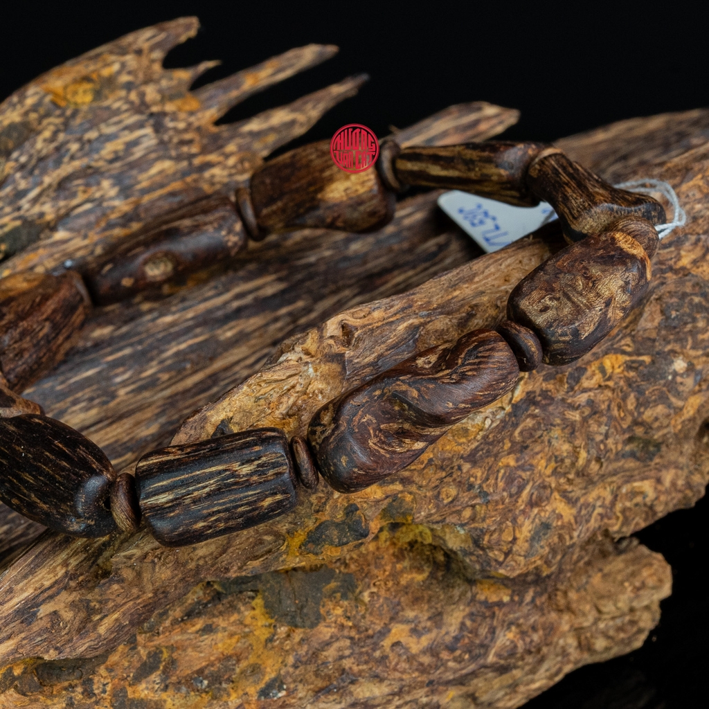 Vòng tay Trầm Hương cận chìm dạng hạt tự nhiên Hiếm ( size nam trung )