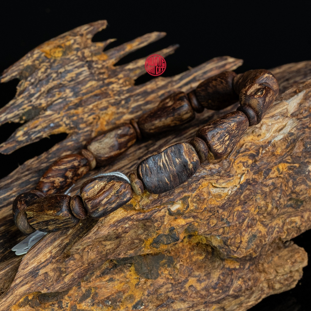 Vòng tay Trầm Hương cận chìm dạng hạt tự nhiên Hiếm ( size nam trung )