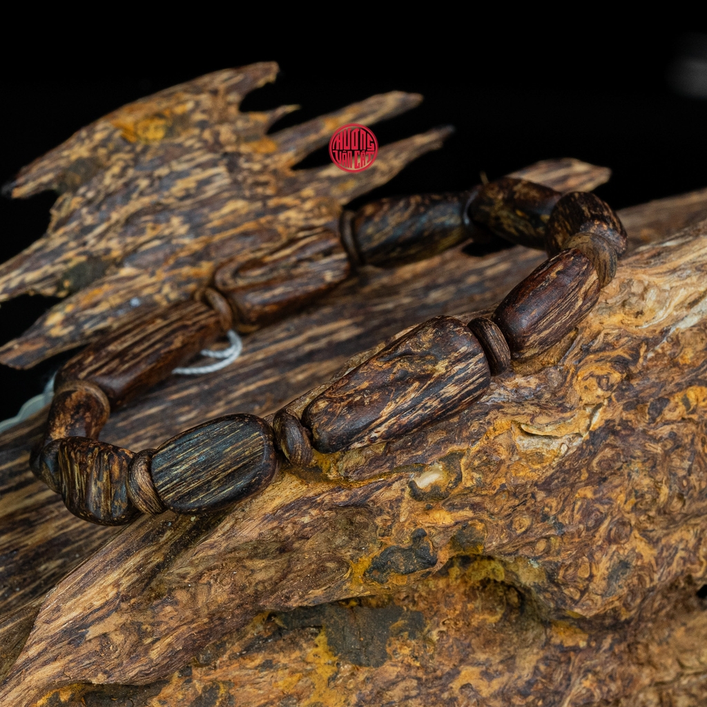 Vòng tay Trầm Hương cận chìm dạng hạt tự nhiên Hiếm ( size nam nhỏ )