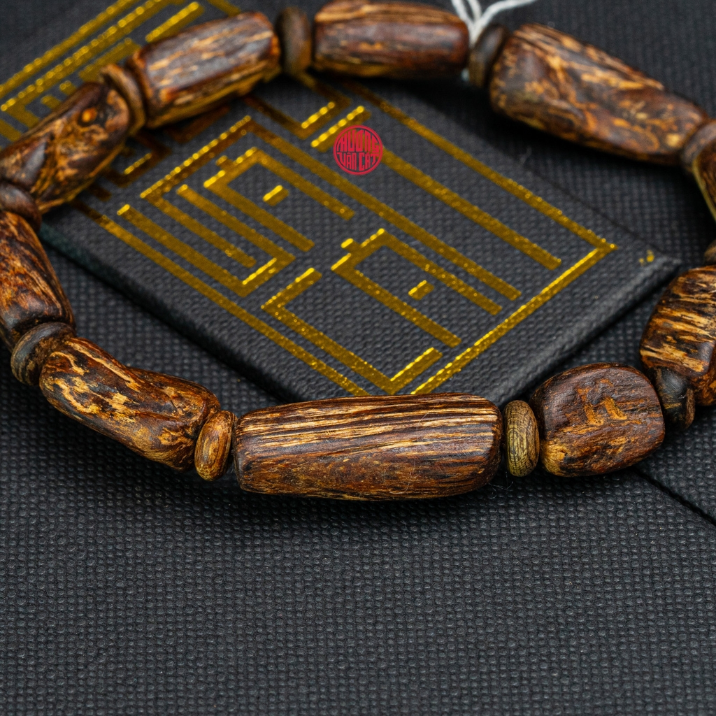 Vòng tay Trầm Hương cận chìm dạng hạt tự nhiên Hiếm ( size nam nhỏ )