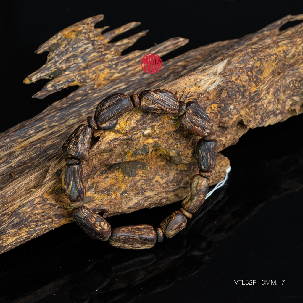 Vòng tay Trầm Hương cận chìm dạng hạt tự nhiên Hiếm ( size nam nhỏ )