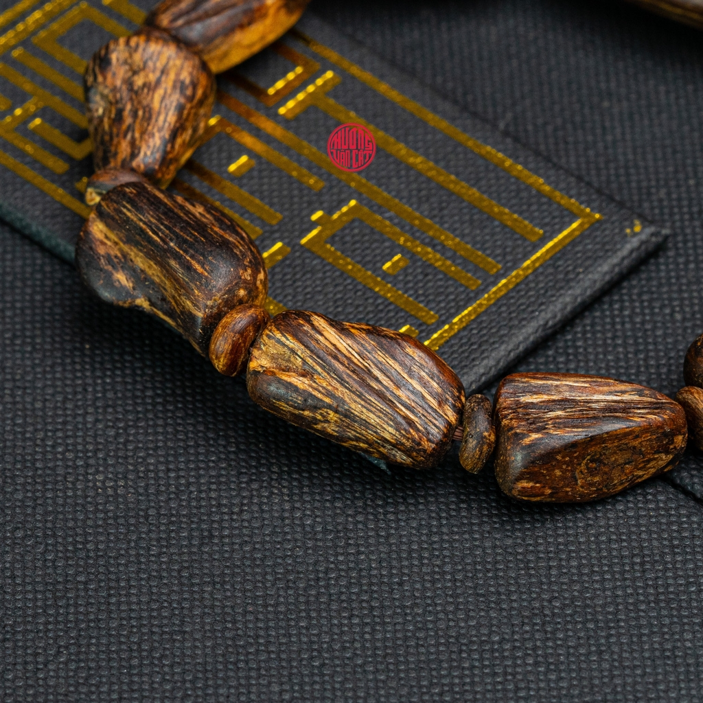 Vòng tay Trầm Hương cận chìm dạng hạt tự nhiên Hiếm ( size nam nhỏ )