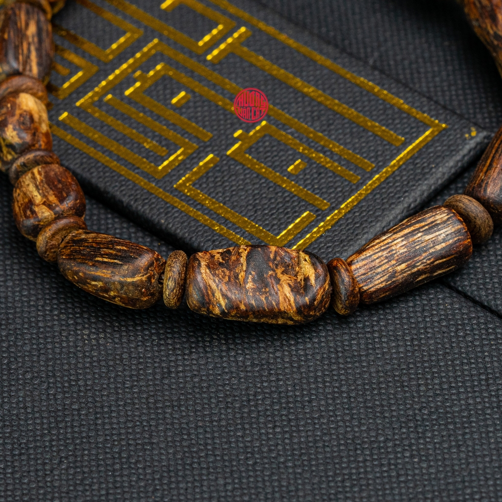 Vòng tay Trầm Hương cận chìm dạng hạt tự nhiên Hiếm ( size nữ )