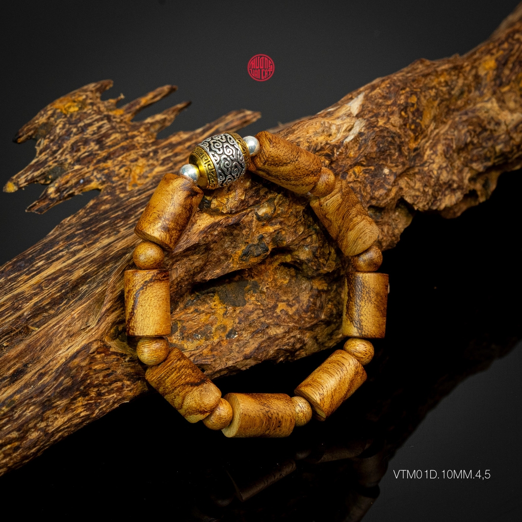 Vòng trầm hương trúc banh quầng 10 li mix charm bạc