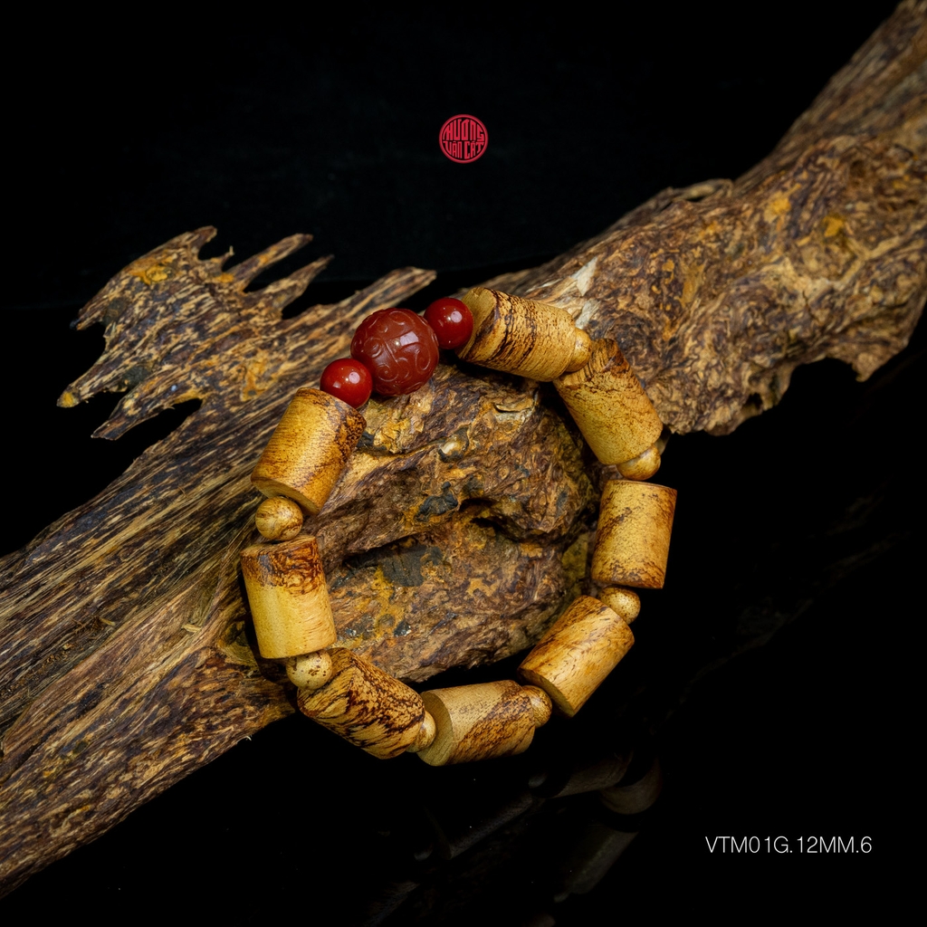 Vòng trầm hương trúc 12 li mix đá đỏ