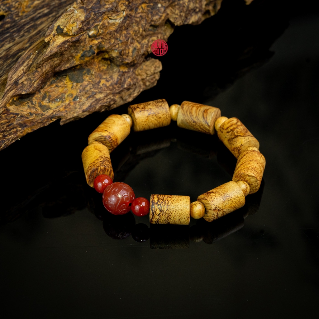 Vòng trầm hương trúc 12 li mix đá đỏ