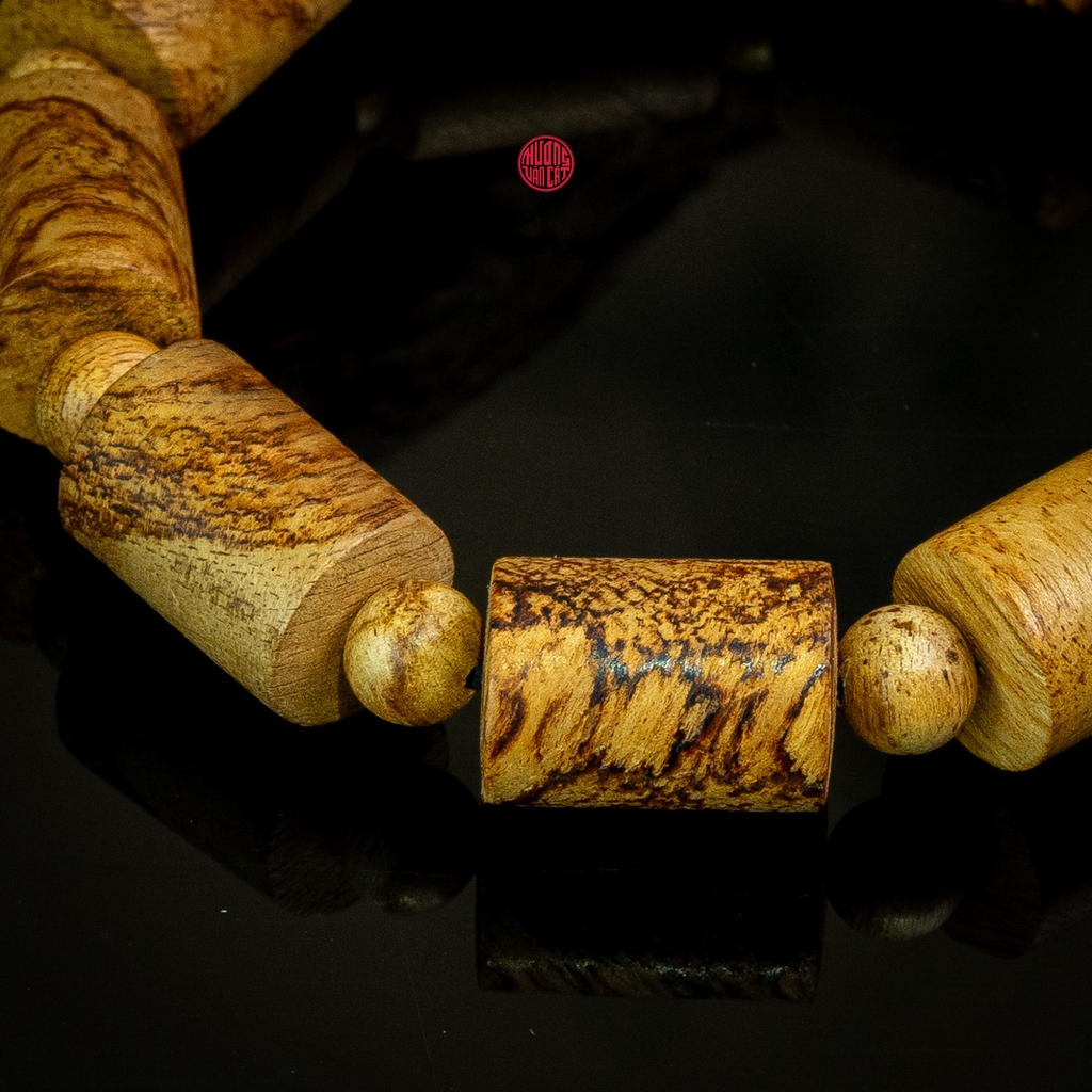 Vòng trầm hương trúc 12 li mix đá đỏ