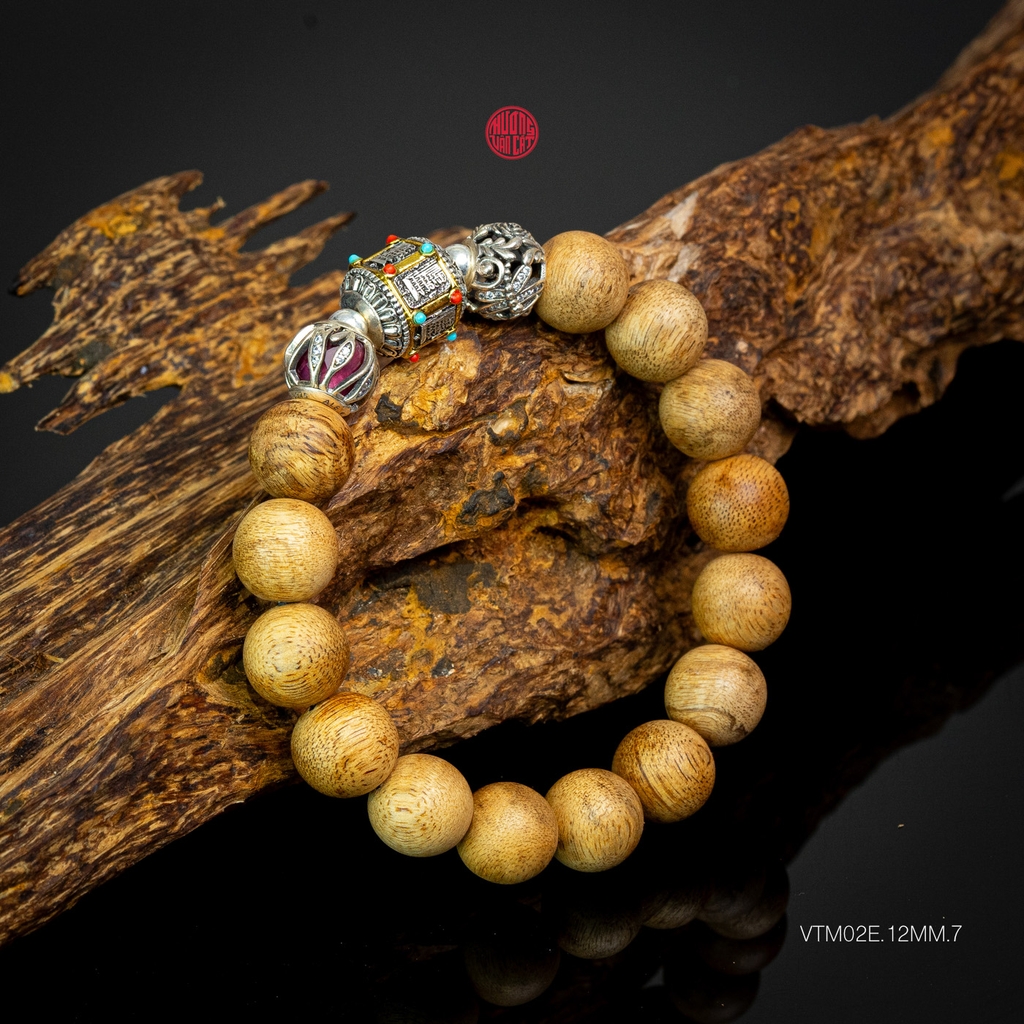 Vòng trầm hương banh già tròn 12 li mix charm Bạc