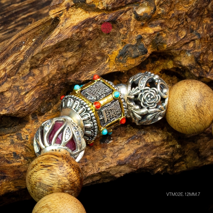 Vòng trầm hương banh già tròn 12 li mix charm Bạc