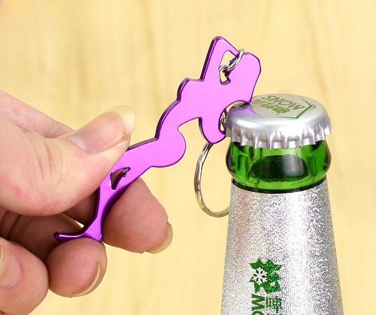 Móc khóa ba lô sáng tạo cá tính hợp kim nhôm làm khui chai mở bia mở rượu hình thiếu nữ nhiều mầu sắc