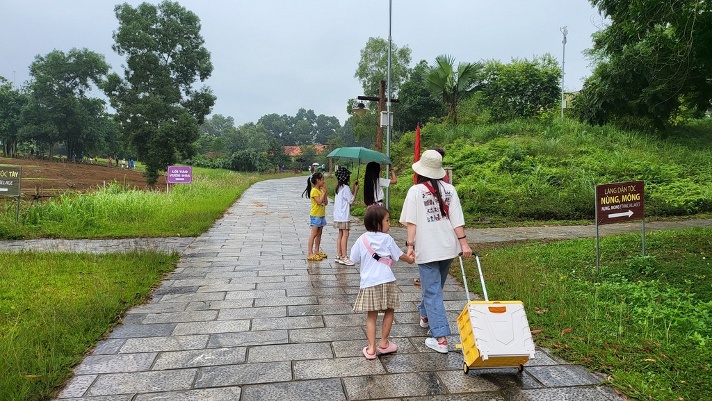 Thùng đựng đồ gấp gọn có bánh xe tay kéo đa năng để cốp ô tô đi siêu thị di chuyển đồ nặng kiểu dáng hiện đại