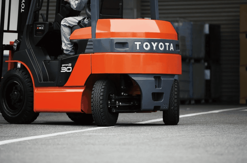xe nâng điện Toyota an toàn và ổn định
