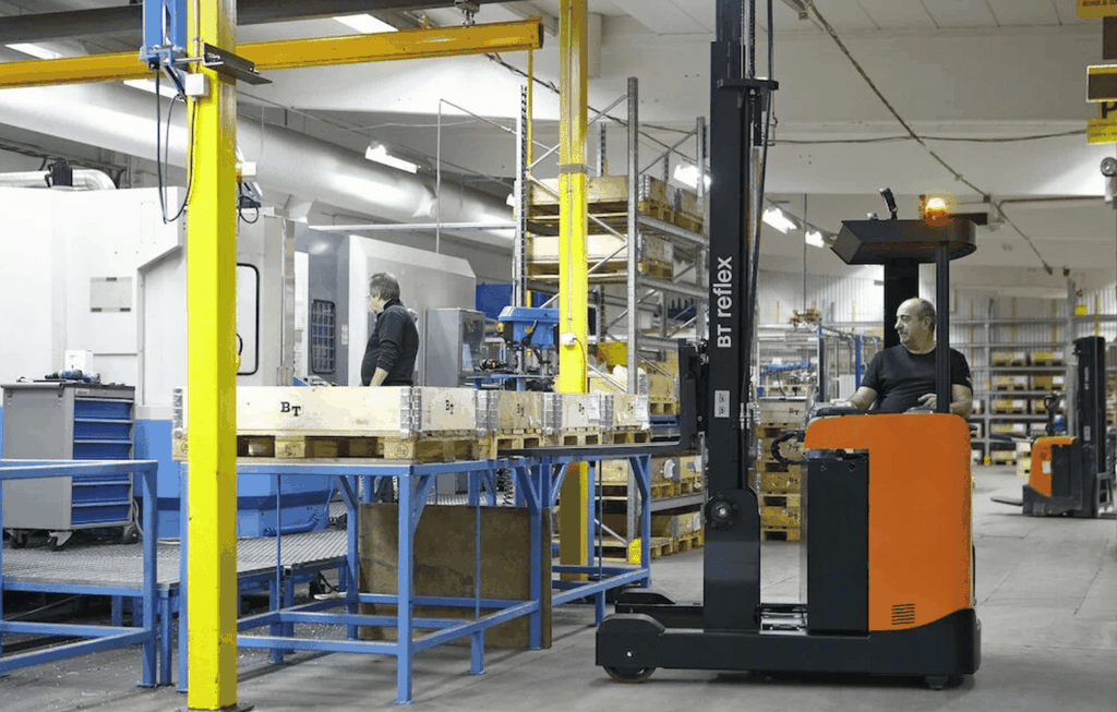 Xe Nâng BT ứng dụng trong logistics