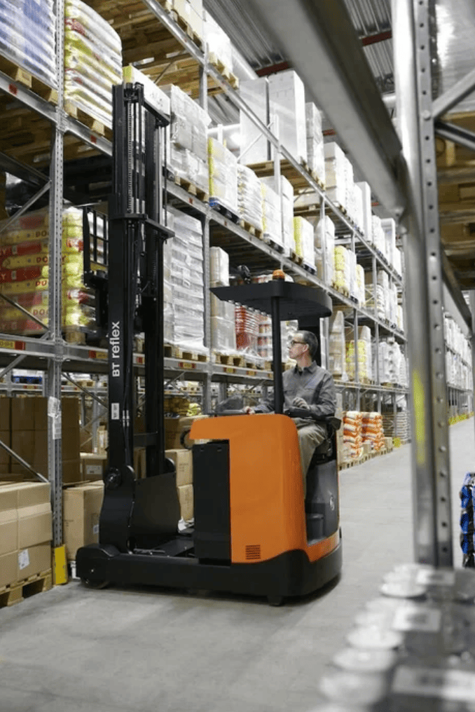 Xe nâng BT giúp tăng hiệu suất làm việc
