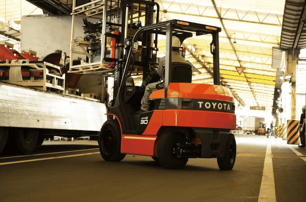 Ứng dụng của xe nâng Toyota 8FBH trong logistics
