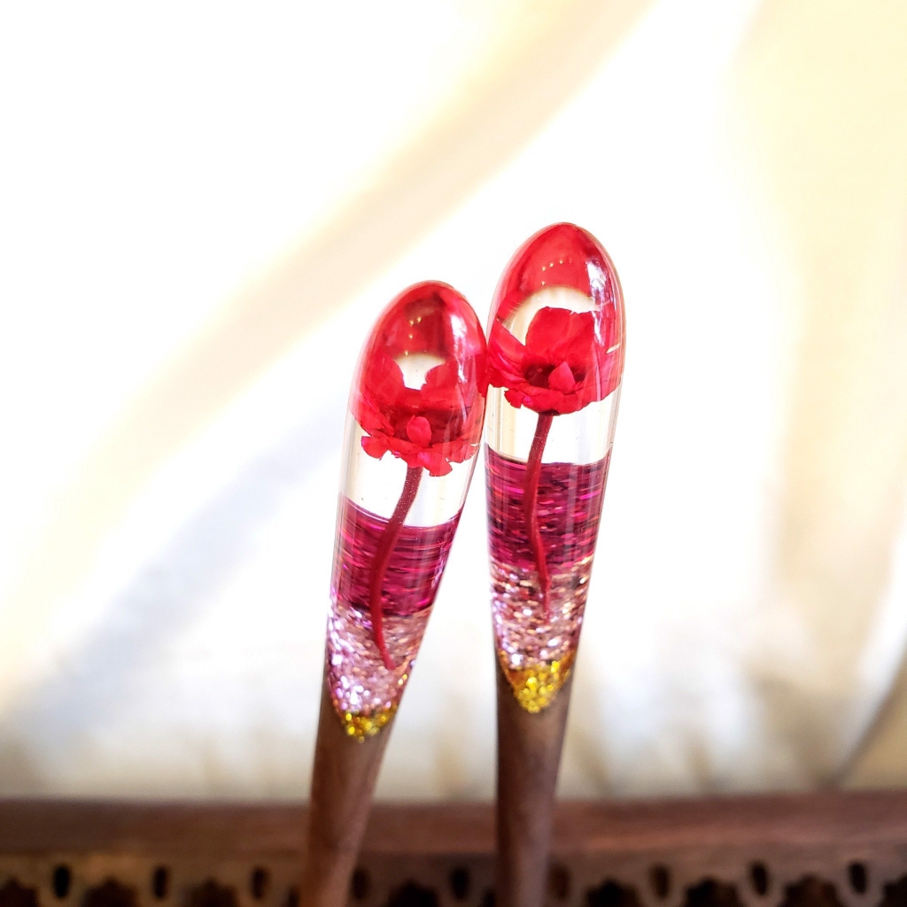 TRÂM CÀI TÓC GỖ RESIN - KIM TUYẾN