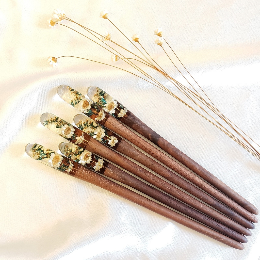 TRÂM CÀI TÓC GỖ-RESIN & SNOWY TRẮNG 2 HOA - 57