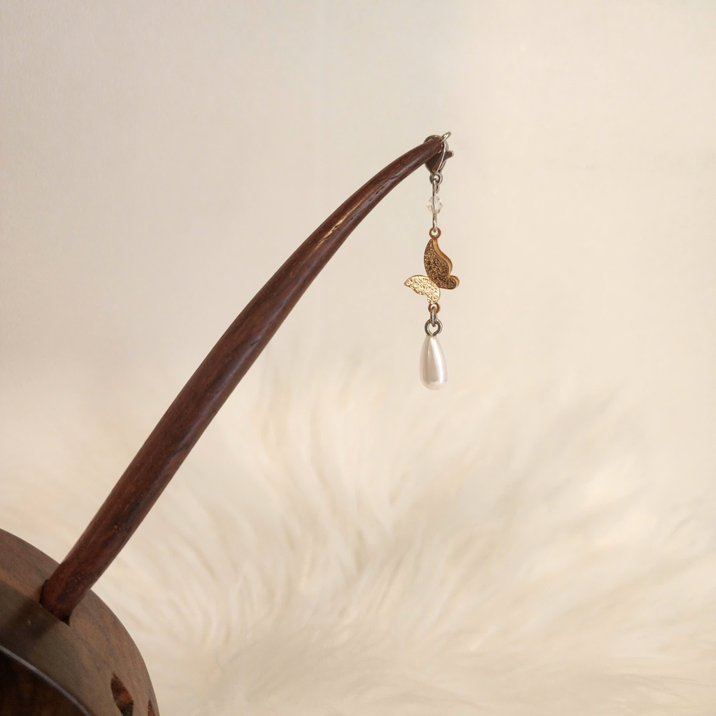 Trâm cài tóc tua rua bướm vàng