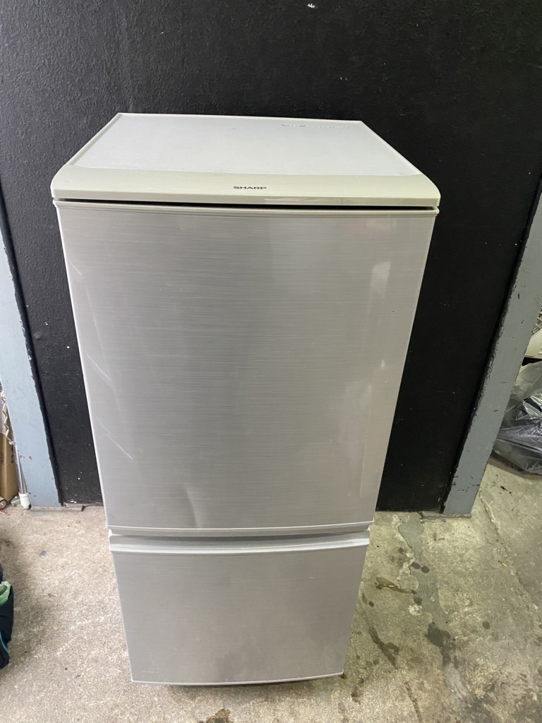 Tủ lạnh 172 - SHARP 2015 137 lit