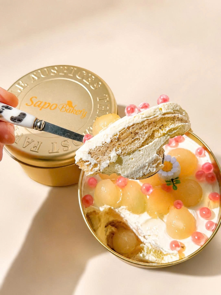 Bánh Bá Tước Ô Long Ngọc Nhãn