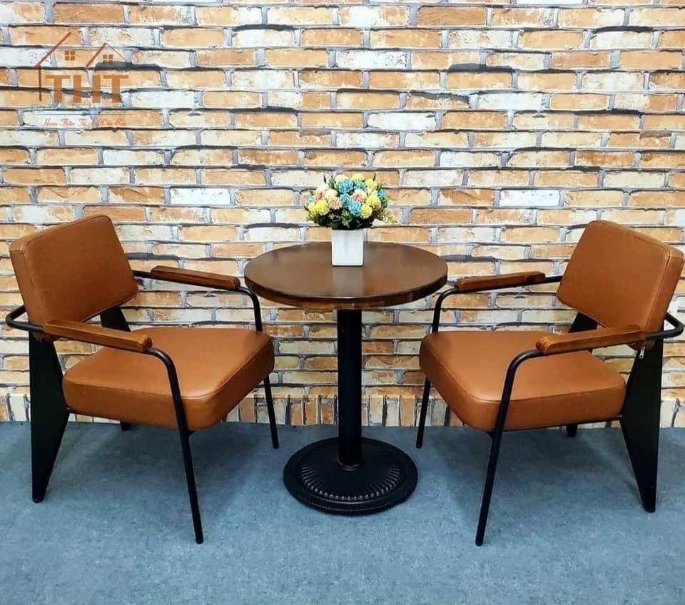 Bộ bàn ghế Cafe 2 ghế Sofa Napa: Với Bộ bàn ghế Cafe Napa tinh tế và đẳng cấp, bạn sẽ có được không gian thư giãn tuyệt vời để cùng người thân, bạn bè tận hưởng một tách cà phê thơm ngon hay trò chuyện những điều vui vẻ trong không gian của riêng mình. Thiết kế hiện đại và chất liệu chắc chắn sẽ giúp bạn dễ dàng bảo quản và sử dụng trong nhiều năm tới.