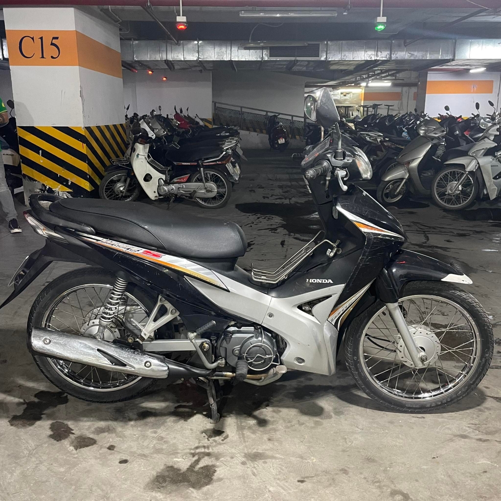 Honda Wave S 110 đời đầu lên đồ khủng của dân chơi Việt