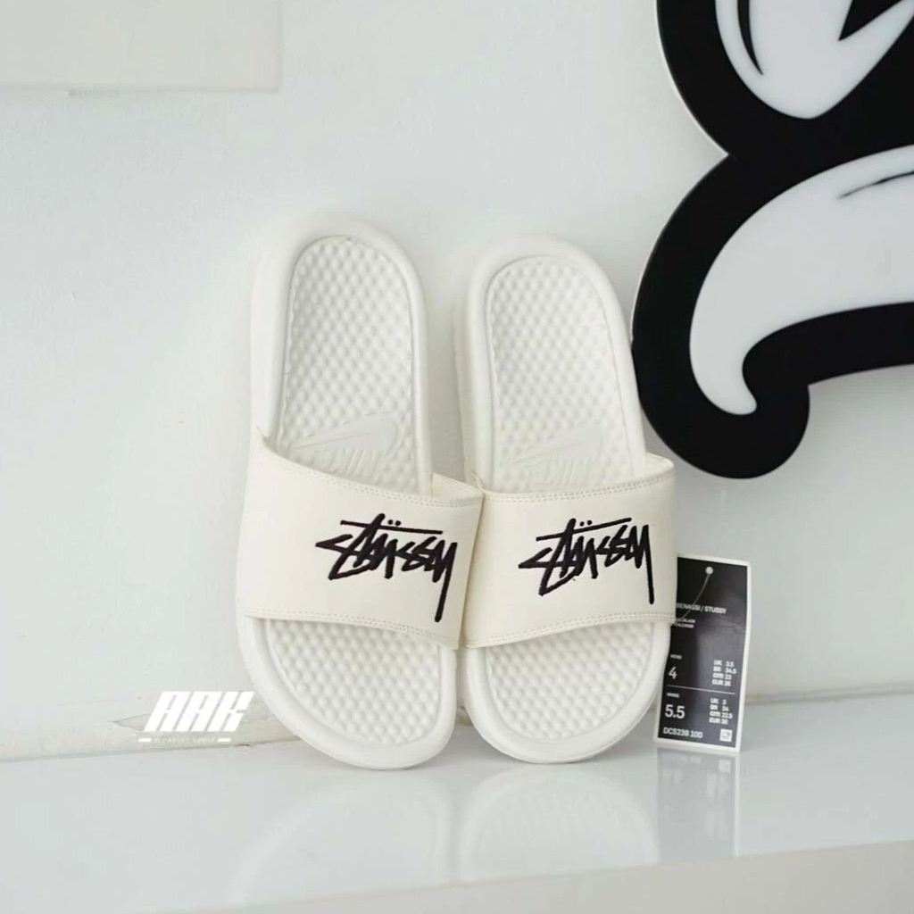 Nike benassi all white cheap