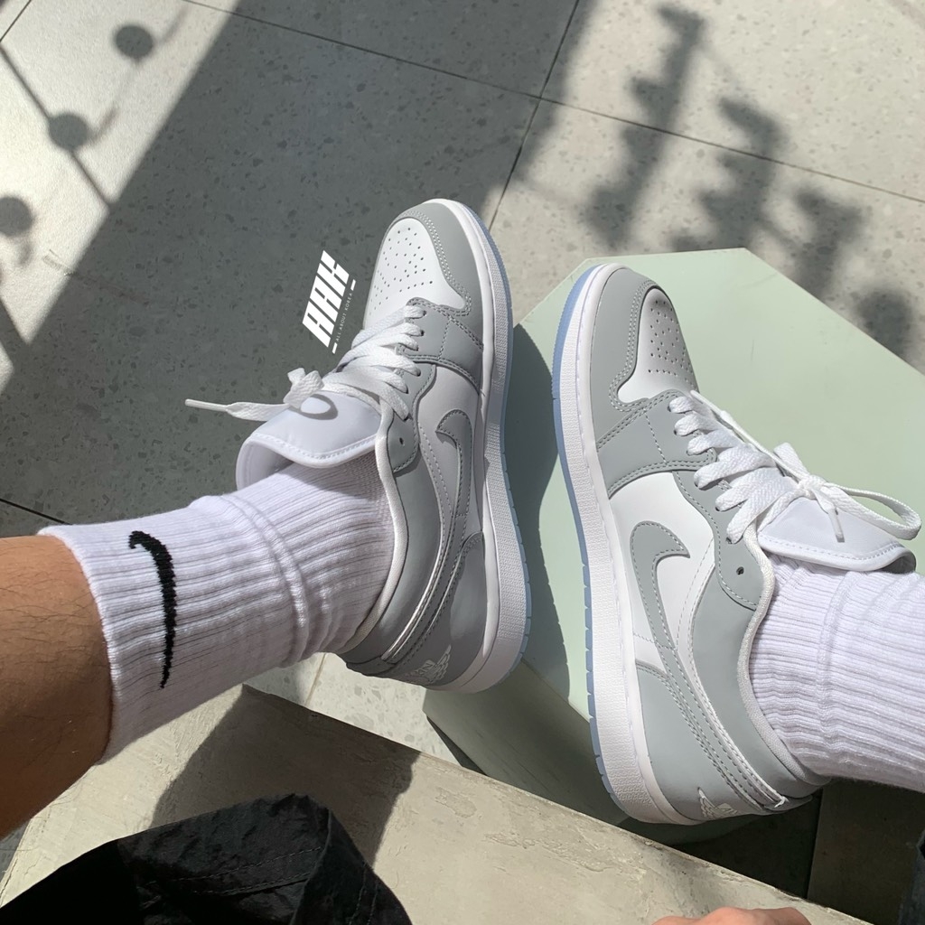 NIKE AIR JORDAN 1 LOW 