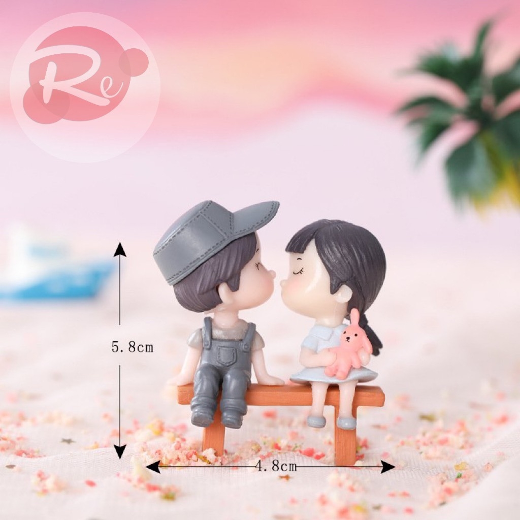 Cặp đôi hôn nhau (Mẫu 4)