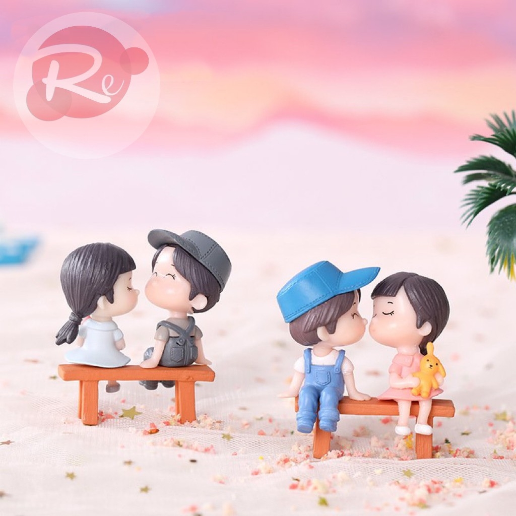 Cặp đôi hôn nhau (Mẫu 4)