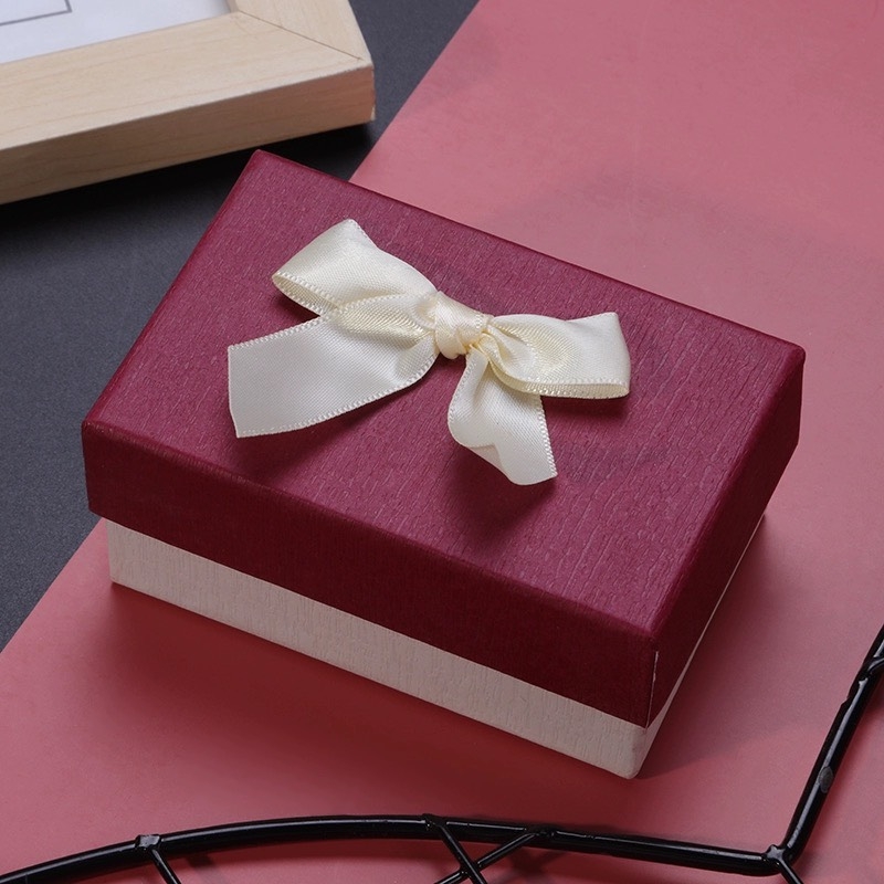 Hộp Quà Nhỏ Nắp Đỏ Nơ Vàng Size Nhỏ 10*6.5*4.5 cm