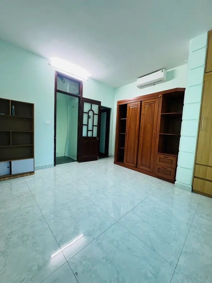 Bán Gấp Nhà 6 Tầng Pháo Đài Láng 18m², Ngõ Thông Nguyễn Chí Thanh – Full Nội Thất