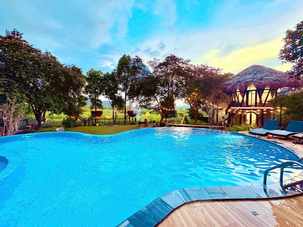 BÁN VILLA NGHỈ DƯỠNG KINH DOANH 2120M² - THÔN BƠM, VÂN HÒA, BA VÌ - 7 PHÒNG NGỦ - DOANH THU 1.4 TỶ/NĂM - 24.5 TỶ