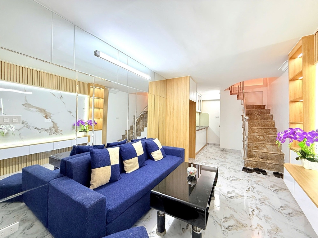 BÁN NHÀ ĐỐI DIỆN TRUNG TÂM TM CHỢ MƠ