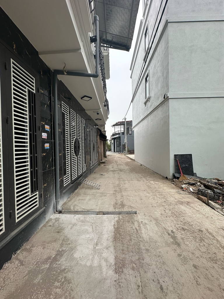 NHÀ PHỐ MỚI 4 TẦNG - 4 NGỦ - Ô TÔ ĐỖ CỬA - PHƯỜNG CHƯƠNG MỸ - CÁCH LÊ VĂN LƯƠNG 100M - GIÁ 4.65 TỶ