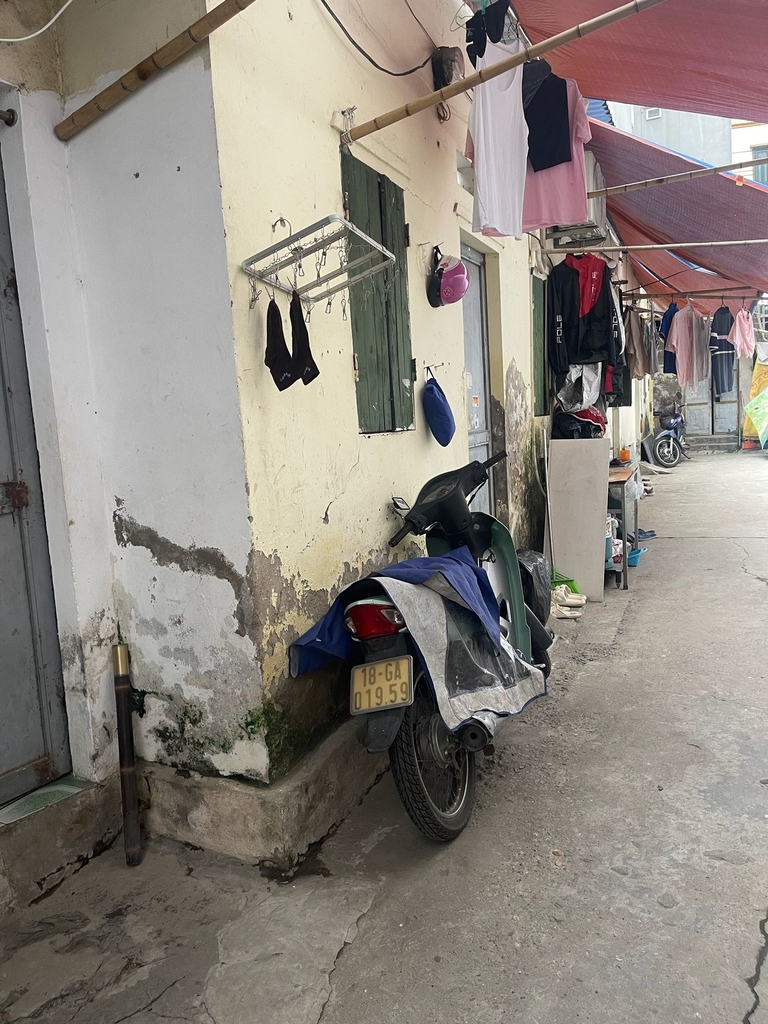 BÁN ĐẤT TẶNG NHÀ - HAI MẶT NGÕ TRƯỚC SAU – TÁCH THỬA NGON LÀNH - XÂY NHÀ TRỌ KINH DOANH CHO THUÊ