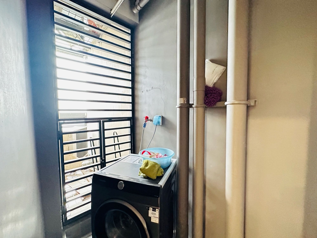 BÁN NHÀ ĐẸP TẶNG HẾT NỘI THẤT - TẦNG TRUNG VIEW THOÁNG - 2NGỦ Ở LUÔN