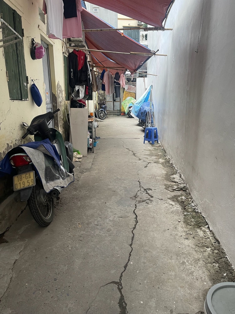 BÁN ĐẤT TẶNG NHÀ - HAI MẶT NGÕ TRƯỚC SAU – TÁCH THỬA NGON LÀNH - XÂY NHÀ TRỌ KINH DOANH CHO THUÊ