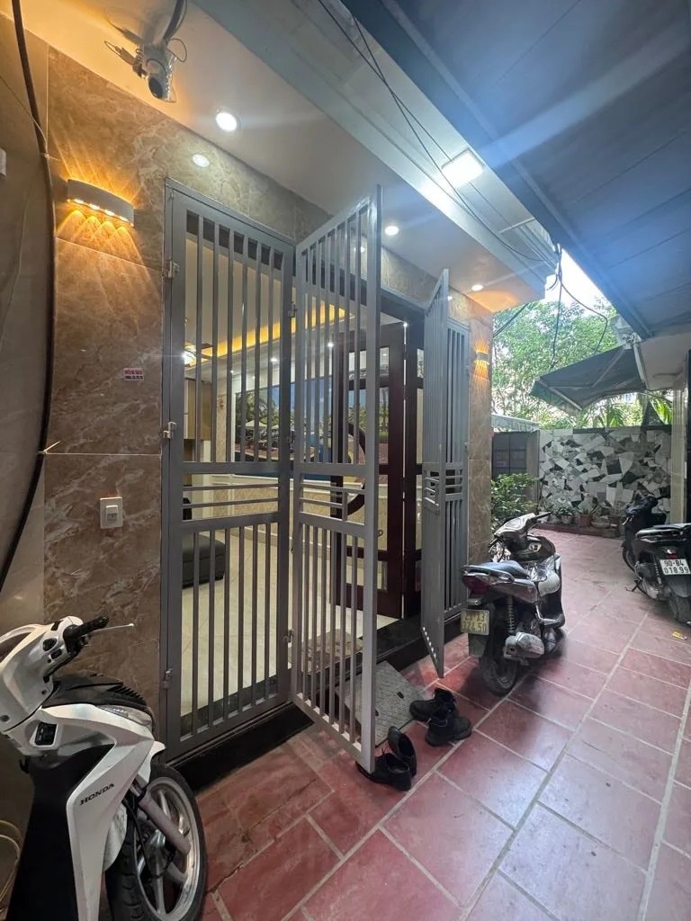 BÁN NHÀ TU HOÀNG - NAM TỪ LIÊM - LÔ GÓC 2 THOÁNG - FULL NỘI THẤT - VỊ TRÍ ĐẸP SÁT PHỐ